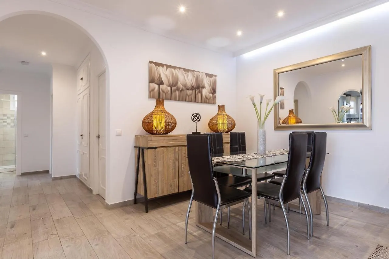 Villa Mar Del Plata 8 Bed Apartment Fuengirola